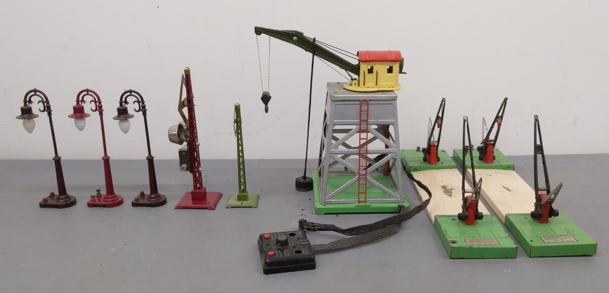 Lionel Vintage O Gauge Accessories: 068, 47, 165, Warning Bell & Streetlamps [8] VG