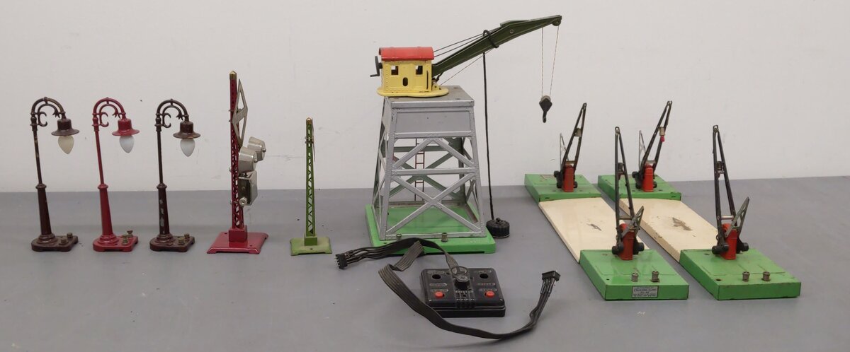 Lionel Vintage O Gauge Accessories: 068, 47, 165, Warning Bell & Streetlamps [8] VG