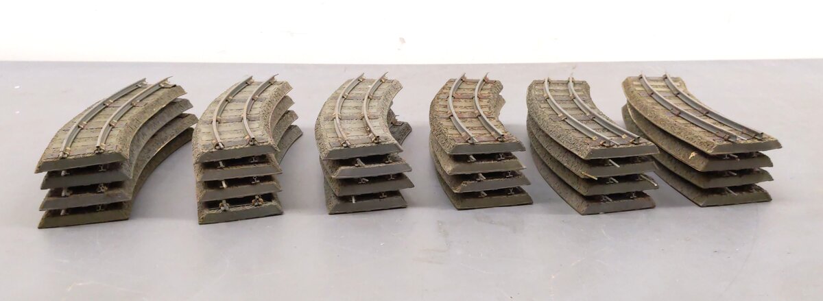 American Flyer 727 Vintage S Curved Rubber Roadbed Sections w/ Track (24)