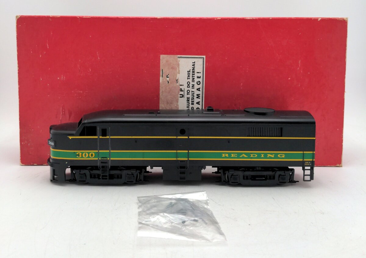 Weaver 6060 O Scale Reading FA-2 Diesel Locomotive A-Unit #300 EX/Box