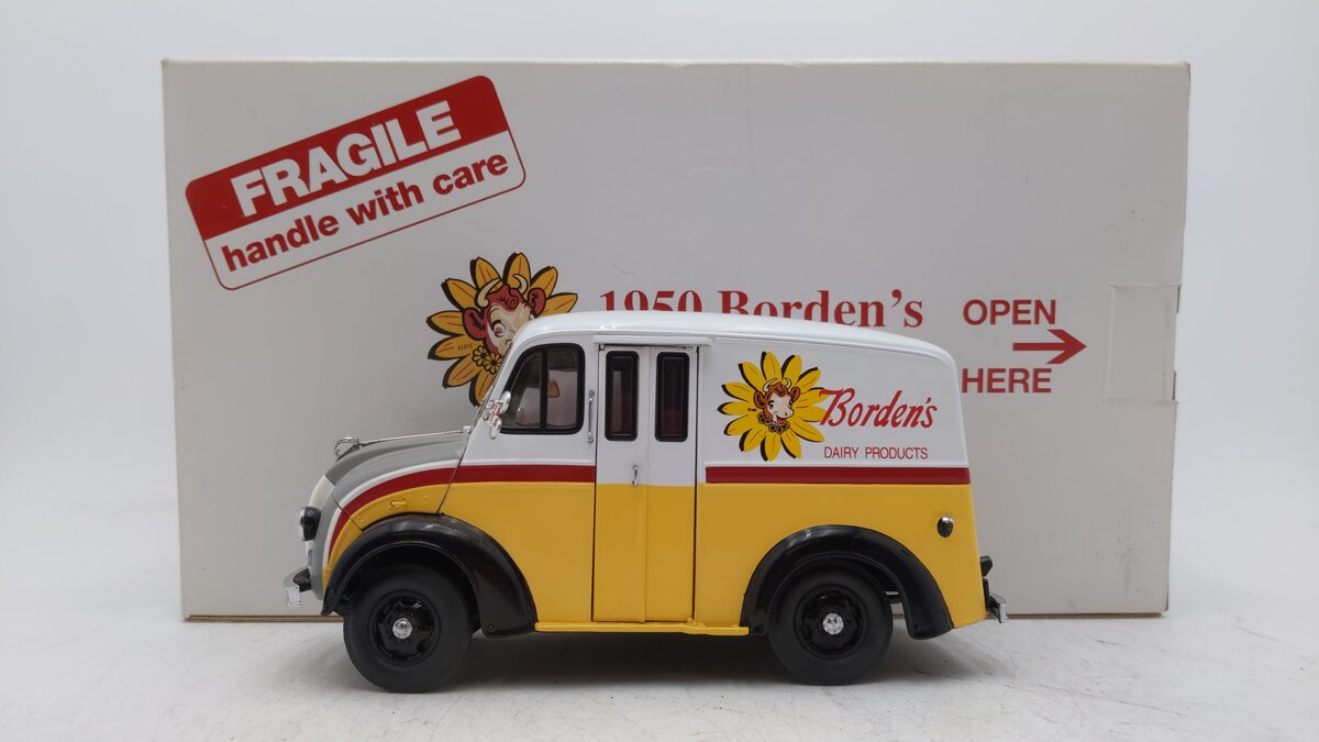 Borden's Milk Panel Delivery Truck Dairy Products Van w Milk Crates EX/Box