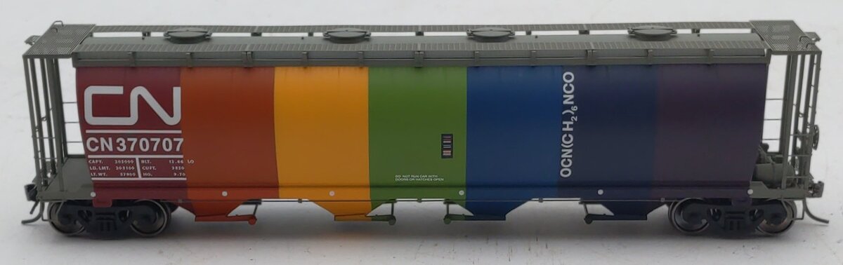 InterMountain 45225-09  HO Canadian National 4-Bay Cylindrical Hopper #370707 LN/Box