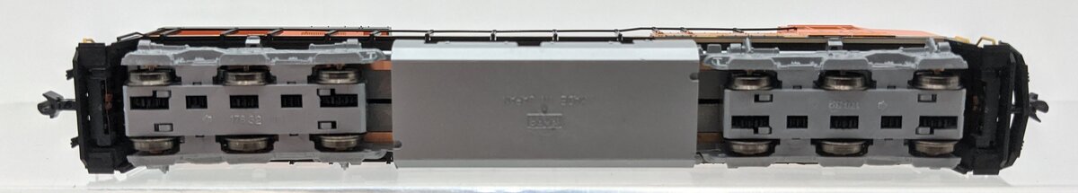 Kato 176-8924 N Scale BNSF GEVO Swoosh ES44AC Diesel Engine #5751