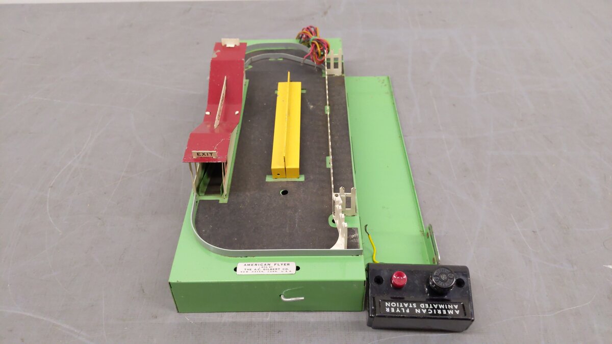 American Flyer K766 Vintage S Guilford Animated Passenger Station VG/Box