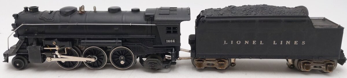 Lionel 1666 Vintage O 2-6-2 Die-Cast Steam Locomotive & 2666W Tender VG