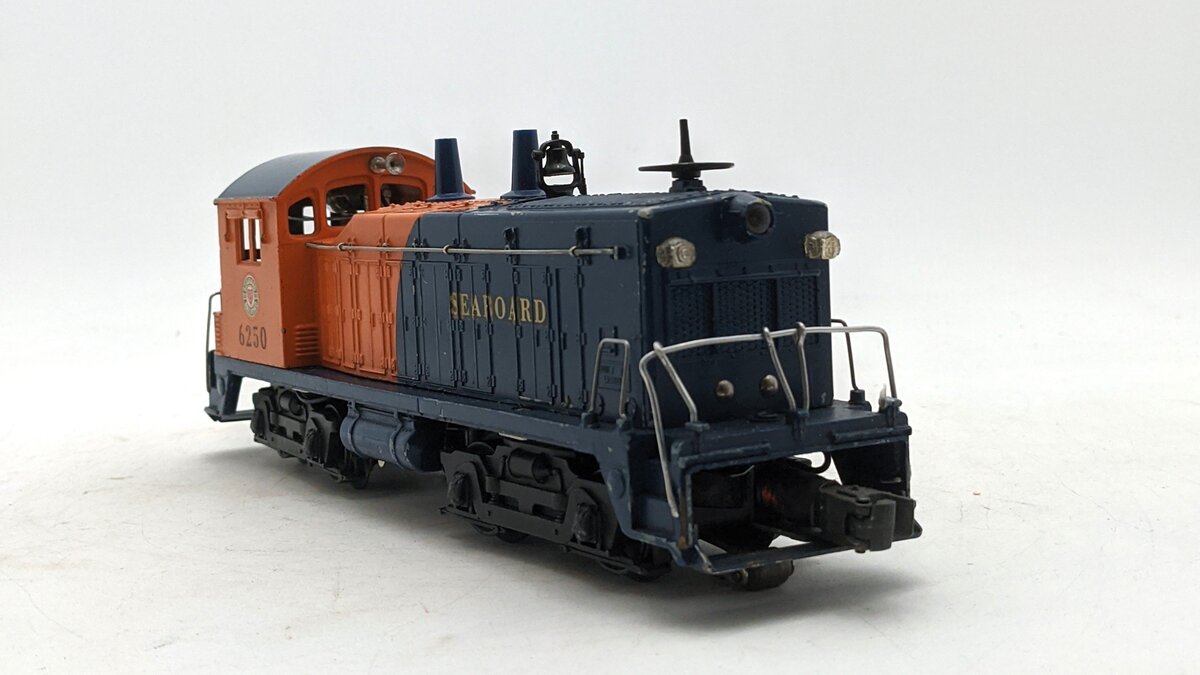 Lionel 6250 Vintage O Seaboard NW-2 Powered Diesel Locomotive - Custom
