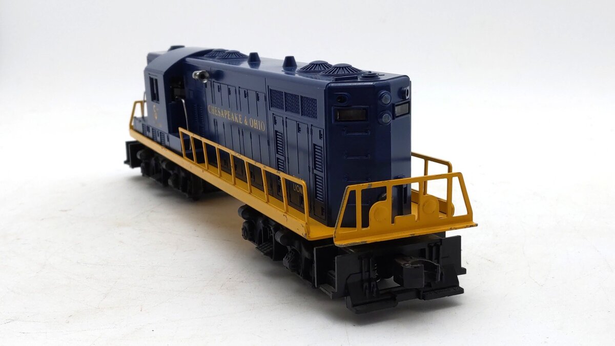 Lionel 2365 Vintage O Chesapeake & Ohio GP-7 Powered Diesel Locomotive VG