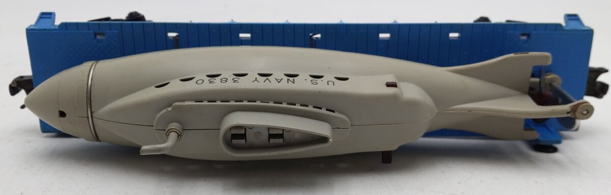 Lionel 3830 Vintage O Flatcar with Operating U.S. Navy Submarine VG