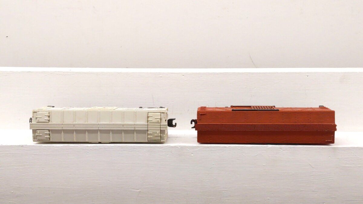 Lionel Vintage O Gauge Postwar Operating Milk Car & Cattle Car: 3472 & 3656 [2] VG
