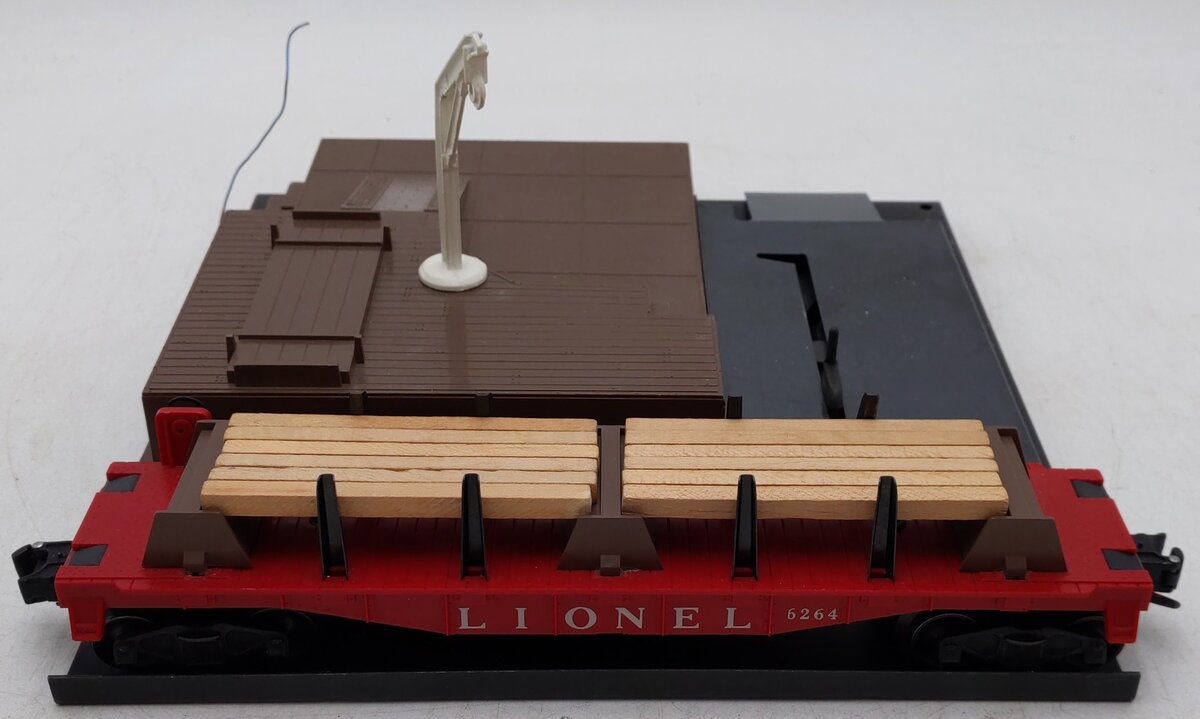 Lionel 264 Vintage O Operating Forklift Platform with 6264 Lumber Car VG