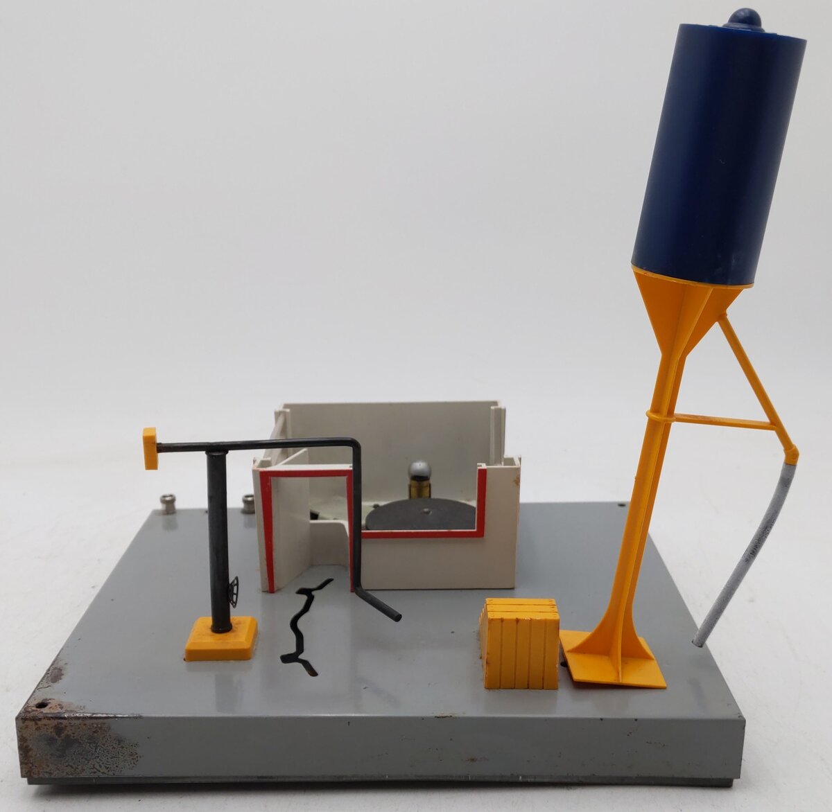 Lionel 415 Vintage O Postwar Diesel Fueling Station/Box