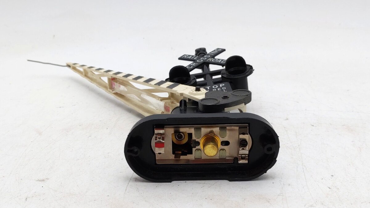 Lionel 6-2162 O Gauge Automatic Crossing Gate & Signal EX/Box
