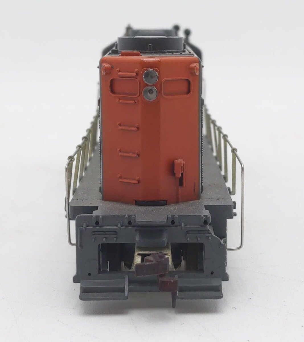 Mantua HO Scale Southern Pacific GP30 Diesel Locomotive #5628 VG