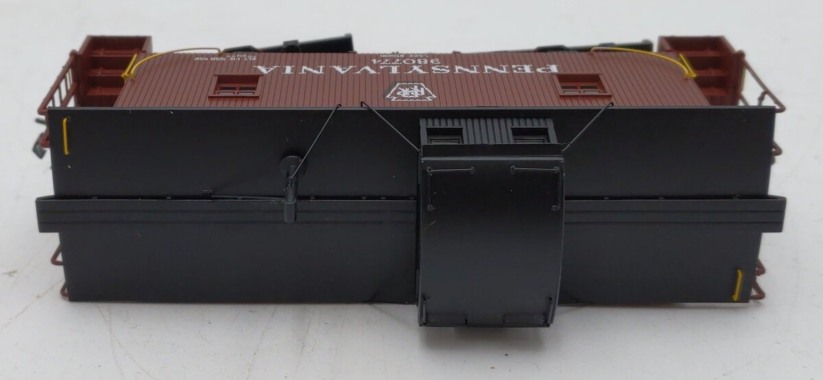 Walthers 103402 HO Pennsylvania N6B Wood Cabin Caboose Car with Offset Cupola