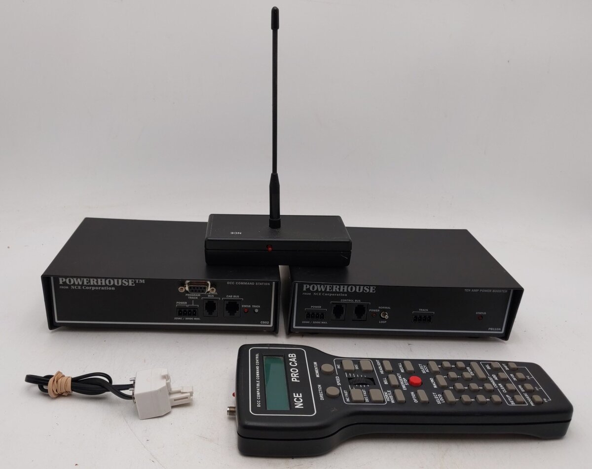 NCE Corporation 007 PH10R 10 Amp Radio Starter Set with D408 Decoder EX
