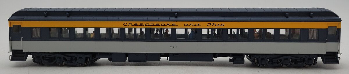 Walthers 932-10119 HO Chesapeake & Ohio Heavyweight Paired Window Coach #721 LN/Box