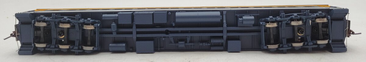 Walthers 932-10119 HO Chesapeake & Ohio Heavyweight Paired Window Coach #721 LN/Box