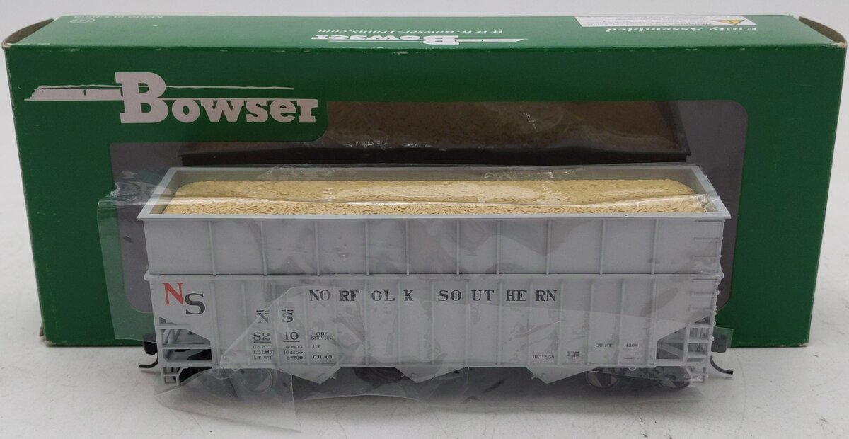 Bowser 41939 HO Norfolk Southern 70-Ton Rib Side Wood Chip Hopper #8210