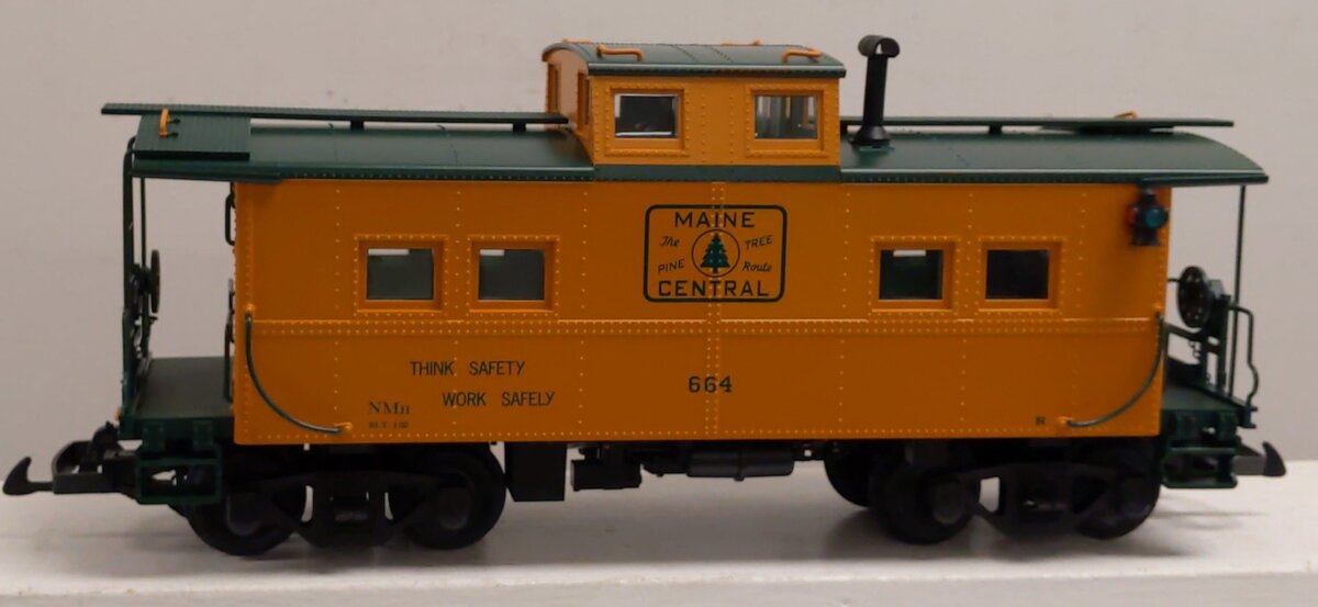 USA Trains R12164 G Maine Central Center Cupola Caboose (Harvest Gold/Green) EX/Box