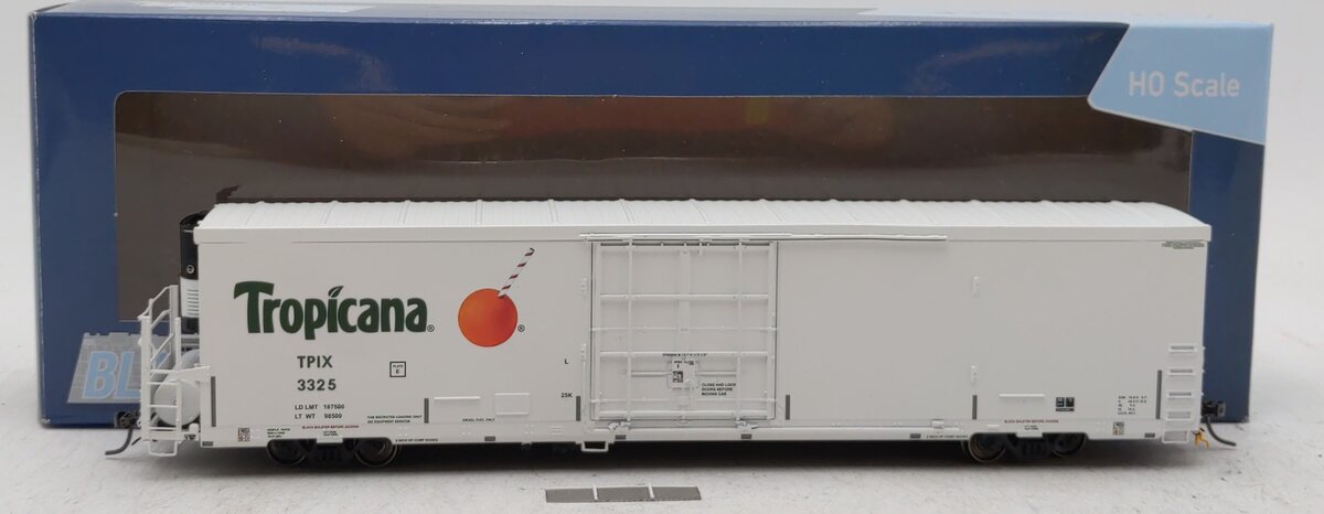 BLMA Models 52747 HO Scale Tropicana 64' Reefer #3325
