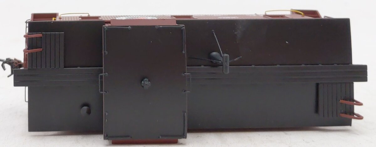 Walthers 920-103467 HO Northern Pacific DM&IR Class G2 Wood Caboose #1663