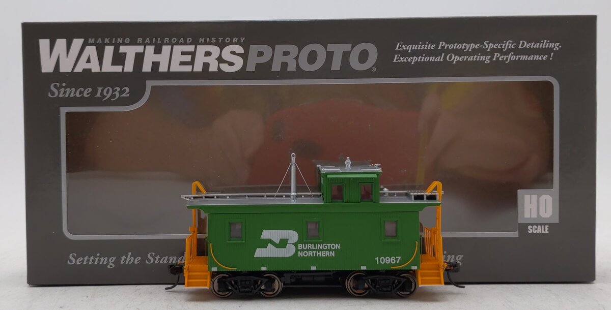 Walthers 920-103457 HO Burlington Northern DM&IR Class G2 Wood Caboose #10967