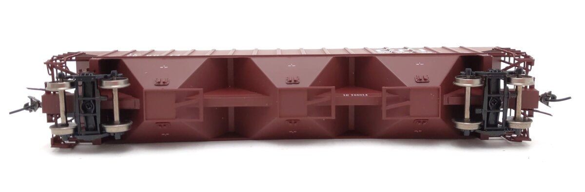 InterMountain 45372-09 HO Scale CN/IC 4750 Cu. Ft. 3-Bay Hopper Car #766014 LN/Box