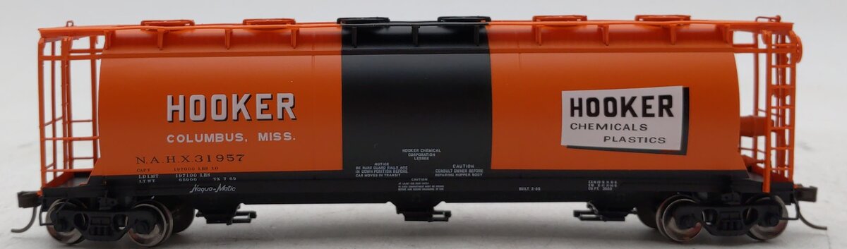 Atlas 20005777 HO Scale Hooker Chemical Road ACF 3-bay Cylindrical Hopper #31957