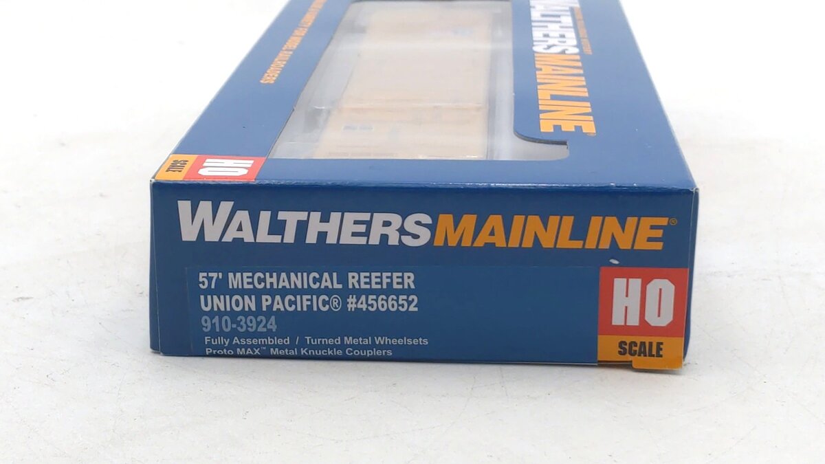Walthers 910-3924 HO Union Pacific Fruit Express 57' Mechanical Reefer #456652