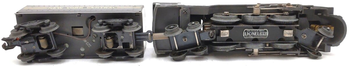 Lionel 221 Vintage O Gray NYC Dreyfuss 2-6-4 Steam Locomotive & Tender VG