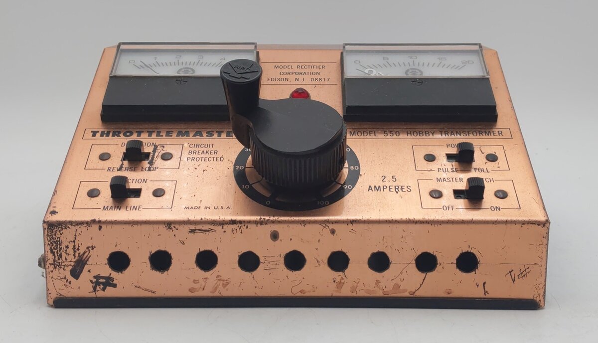 MRC 550 HO Powerpack with Dual Meters VG