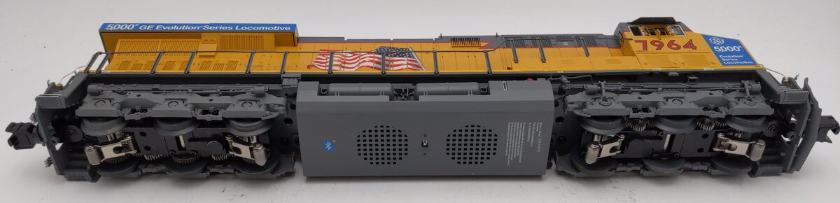 Lionel 1933321 O Union Pacific ES44AC Diesel Locomotive with Legacy #7964