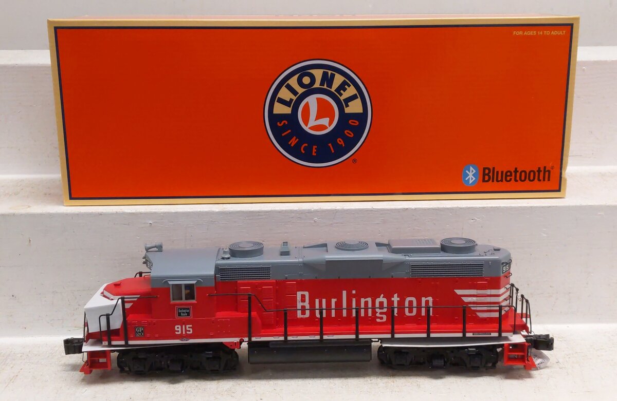 Lionel 2333562 O Gauge CB&Q LEGACY GP20 Diesel Locomotive #915 NIB