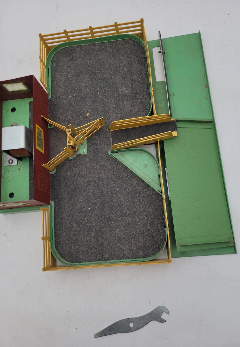 American Flyer K771 Vintage S Gauge Operating Stockyard w/ 976 MP Stock Car VG