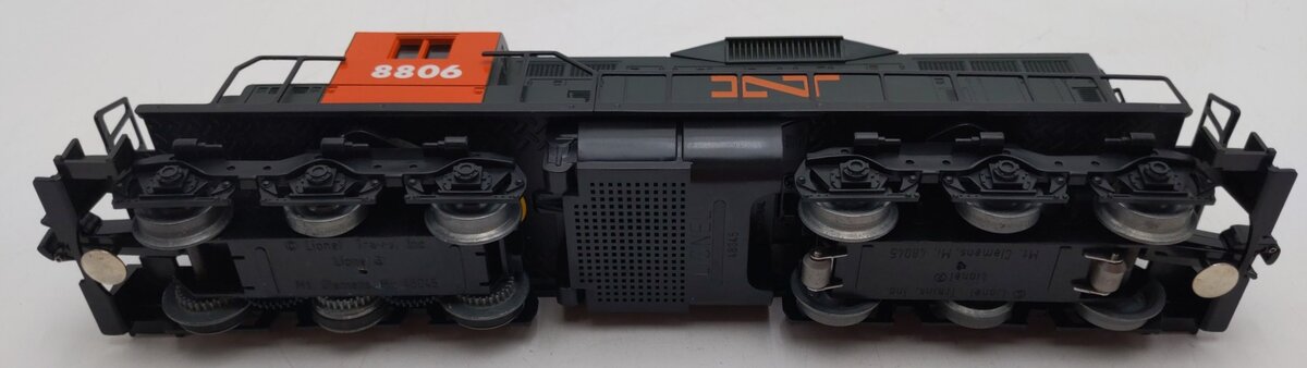 Lionel 6-18806 O Gauge New Haven SD-18 Powered Diesel Locomotive #8806 LN/Box
