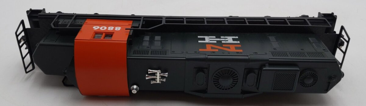 Lionel 6-18806 O Gauge New Haven SD-18 Powered Diesel Locomotive #8806 LN/Box