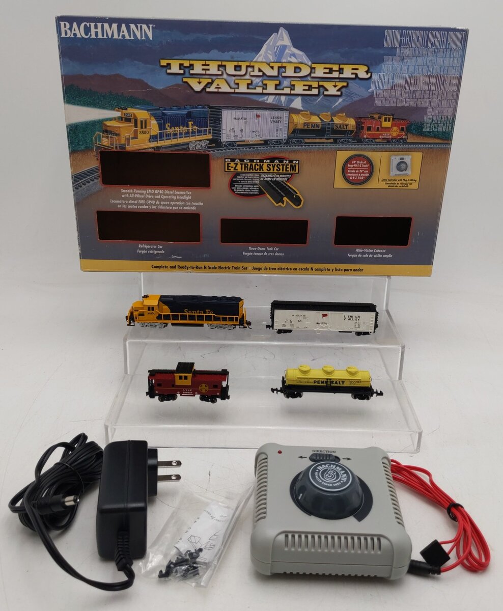 Bachmann 24013 N Scale Santa Fe Thunder Valley Diesel Starter Freight Train Set EX/Box