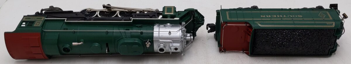 Lionel 6-8309 O Gauge Southern 2-8-2 Mikado Steam Locomotive & Tender #4501 EX/Box