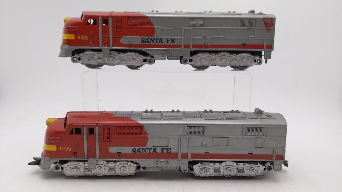 Marx 1095 Vintage O Santa Fe AA Diesel Locomotives VG