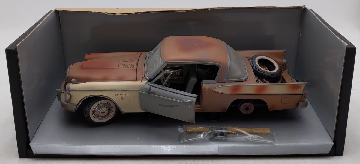 Motor City 81005 1:16 Scale Die Cast Broken Down Golden Hawk Classic Car Model EX/Box