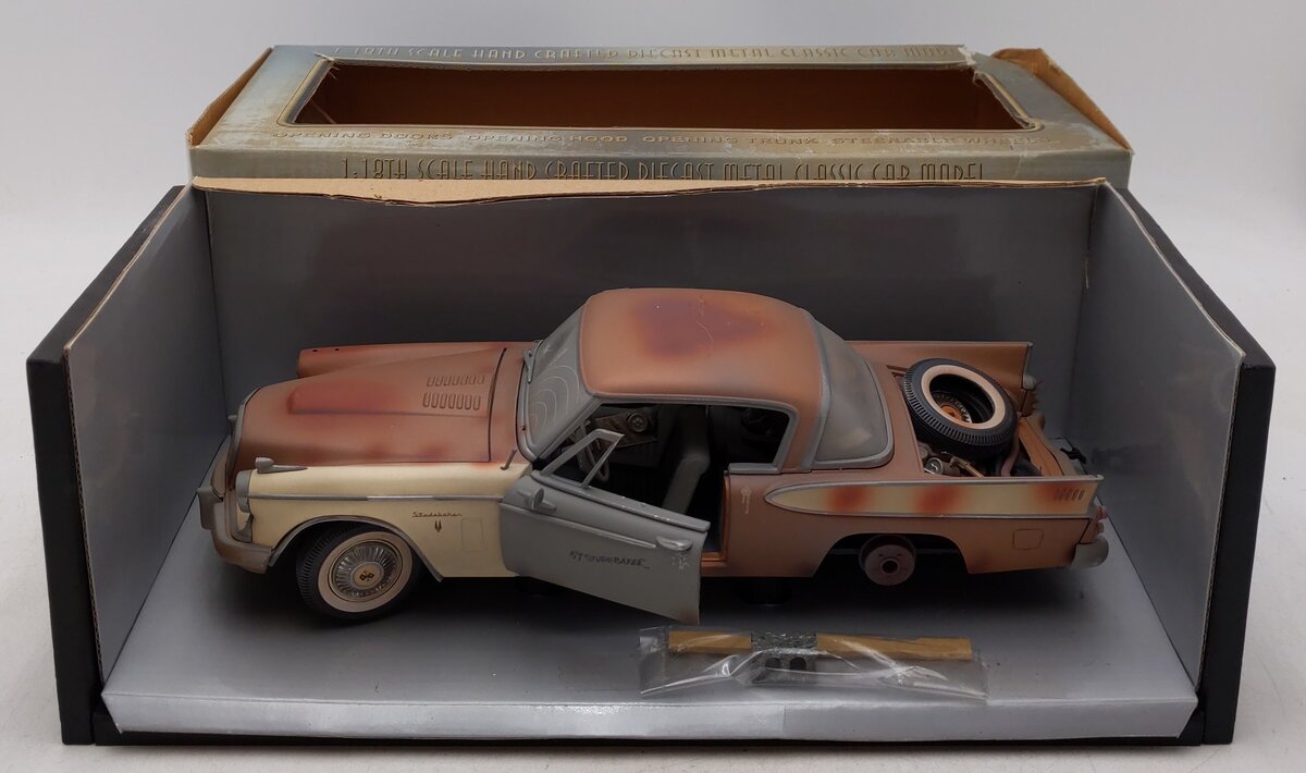 Motor City 81005 1:16 Scale Die Cast Broken Down Golden Hawk Classic Car Model EX/Box