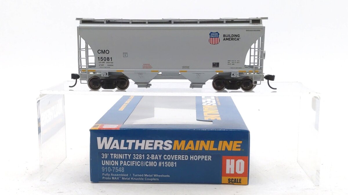 Walthers 910-7548 HO Scale Union Pacific 2-Bay Covered Hopper #15081