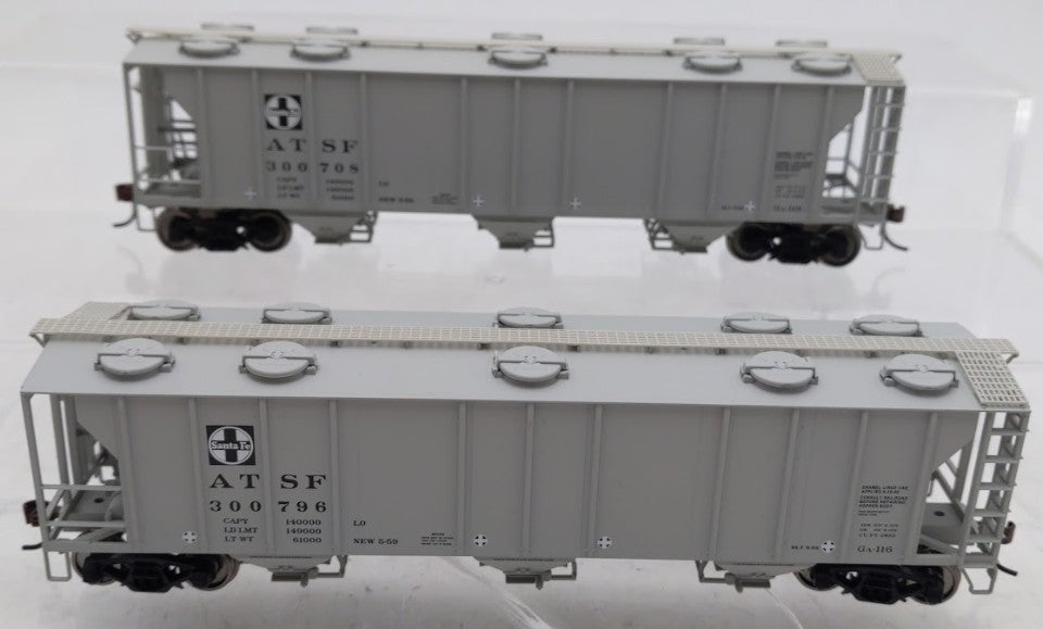 Walthers 932-27951 HO ATSF PS-2 2893 Cu Ft Covered Hopper Cars (Pack of 2)