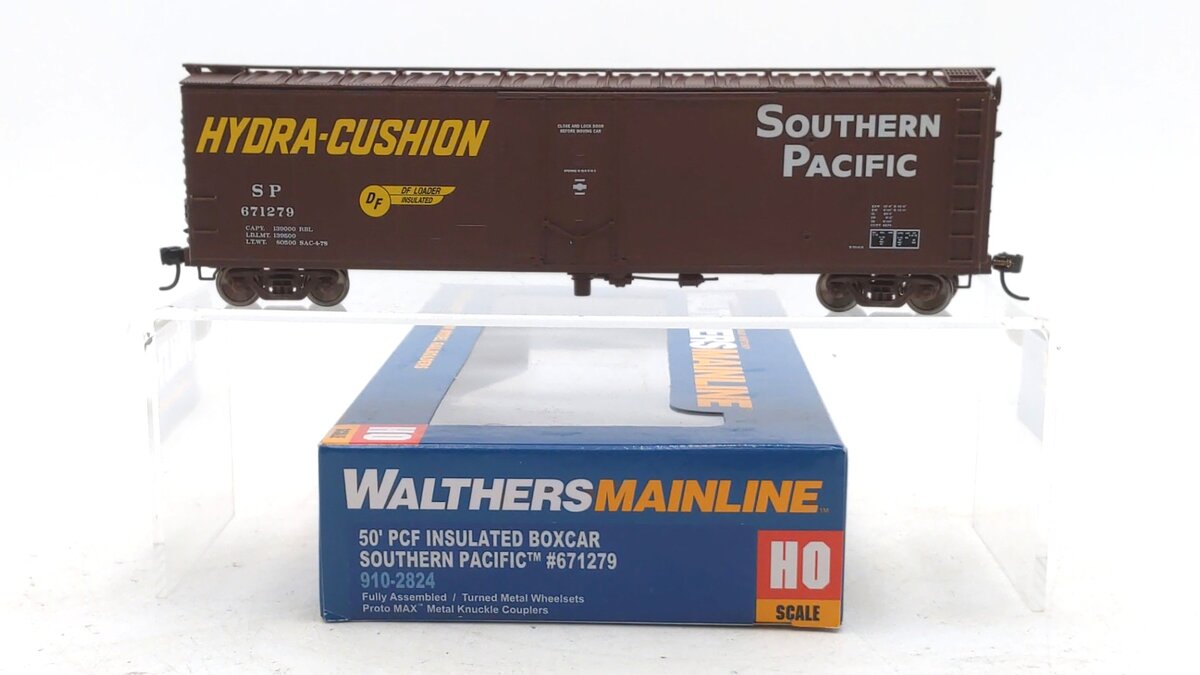 Walthers 910-2824 HO Southern Pacific 50' PC&F Insulated Boxcar #671279