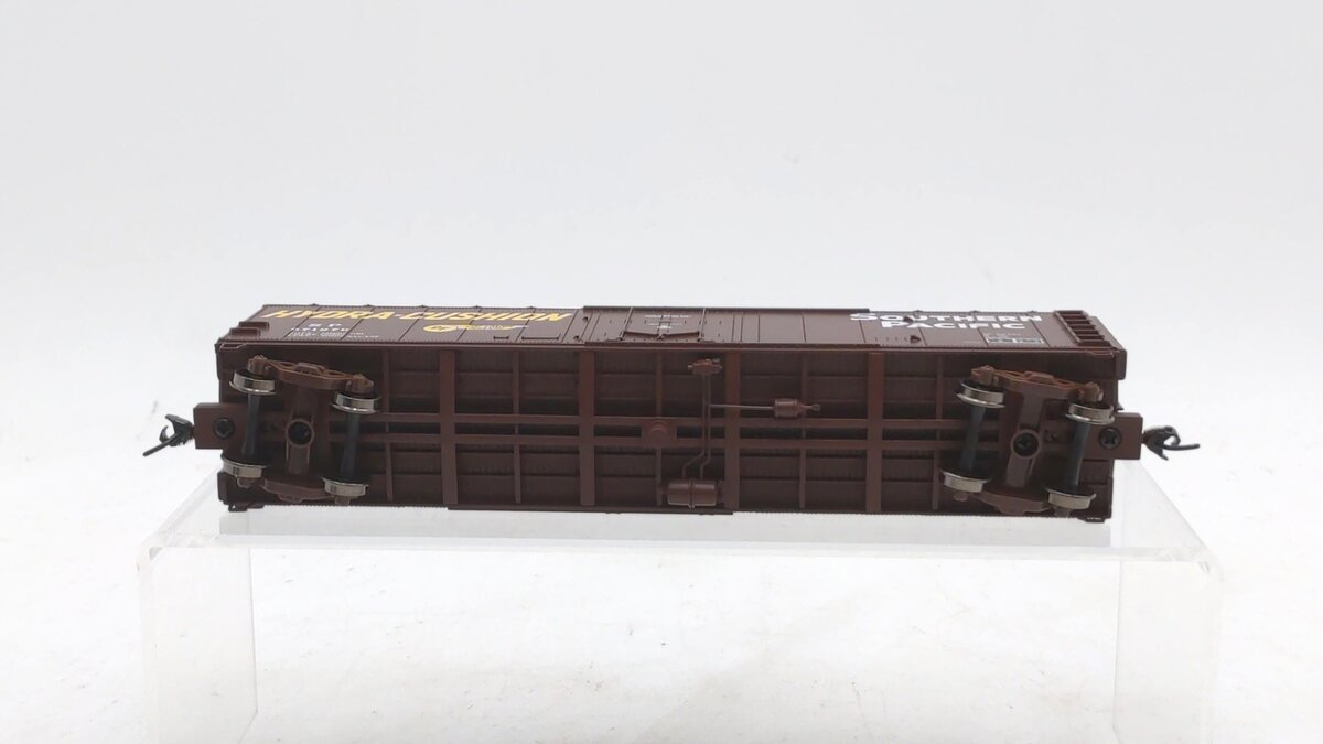 Walthers 910-2824 HO Southern Pacific 50' PC&F Insulated Boxcar #671279