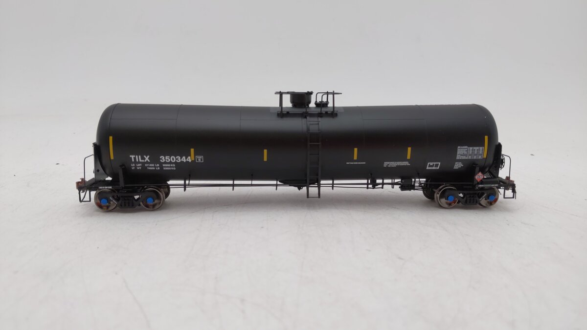 Scale Trains SXT30054 HO TILX Trinity Rail 31,000 Crude Oil Tank