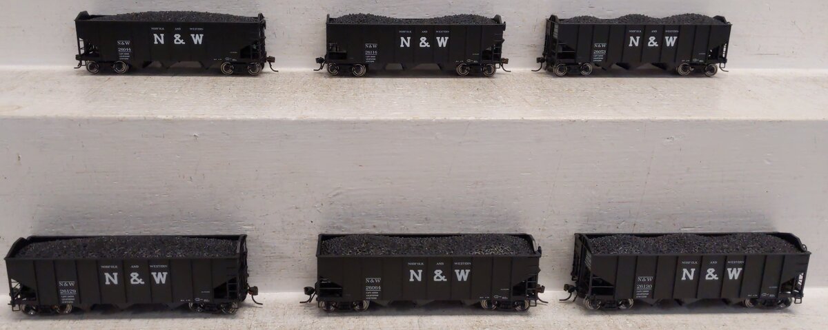 Broadway Limited 1726 HO Norfolk & Western Class H2a 3-Bay Hopper (6)