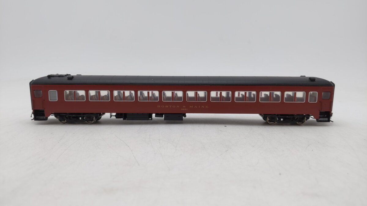 Rapido Trains 109136 HO Boston & Maine 10-Window Coach, No Skirt #4694