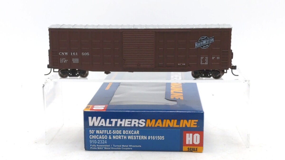 Walthers 910-2324 HO Chicago & North Western™ 50' Waffle-Side Boxcar RTR #161505