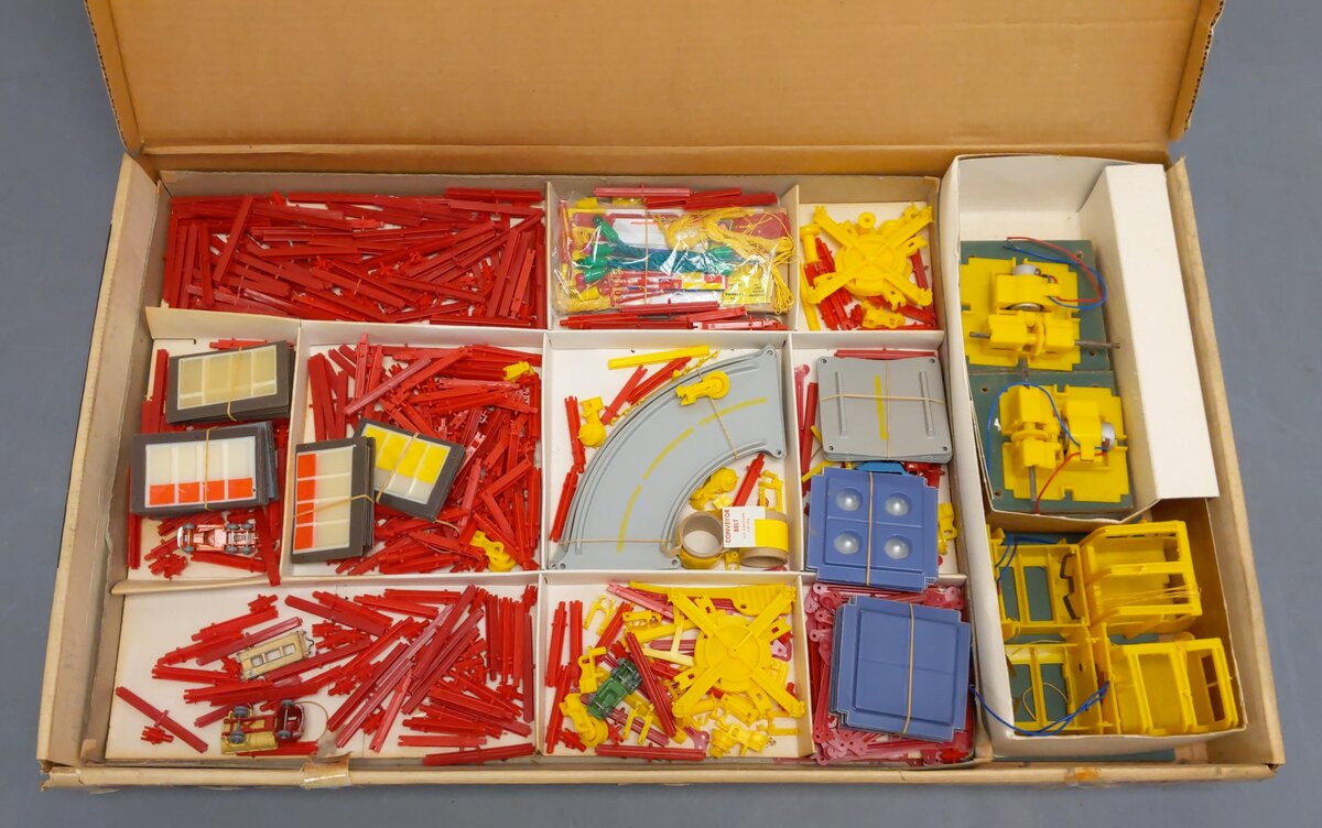 Kenner 9 Vintage Motorized Girder/Panel & Bridge/Turnpike Building Set EX/Box